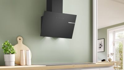 Hotte décorative murale inclinée BOSCH DWK65DK60